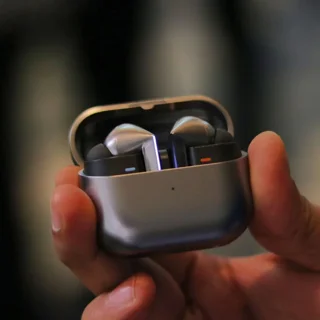هدفون بلوتوثی سامسونگ مدل Galaxy Buds3 Pro دارای نویز کنسلینگ فعال (ANC)، درگاه شارژ USB T 102046580